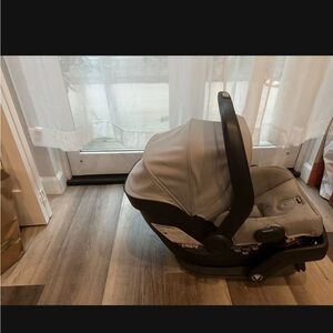 Premium Infant Car Seat in Elegant Gray